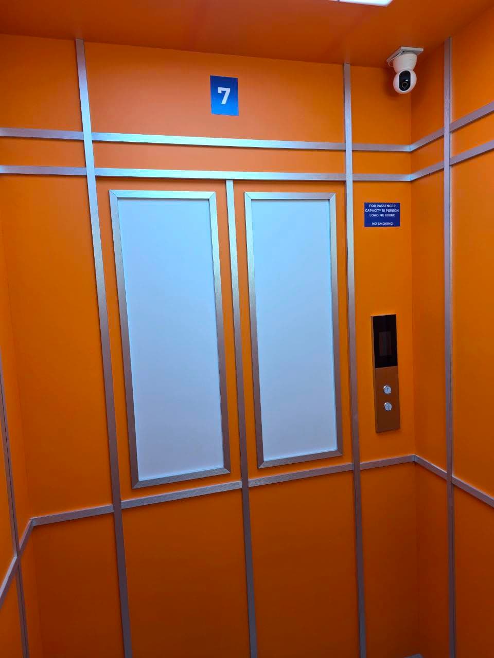 Retro Lift Booth