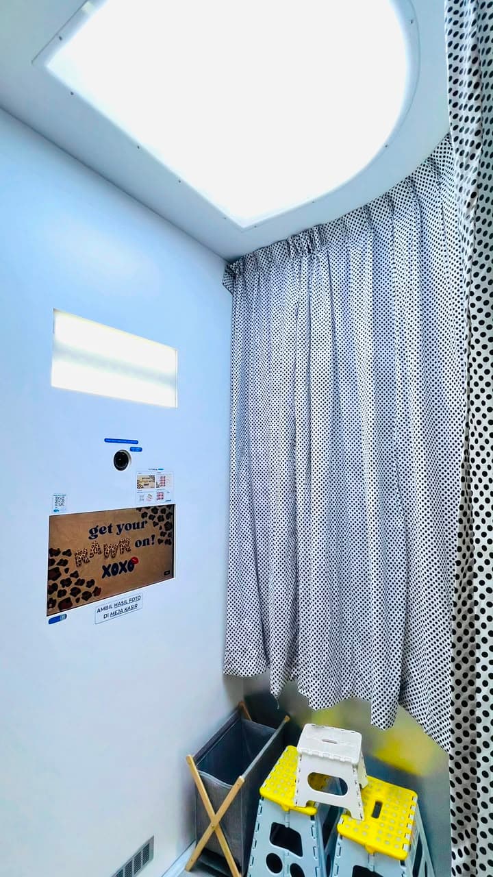 Curtain Polkadot Booth