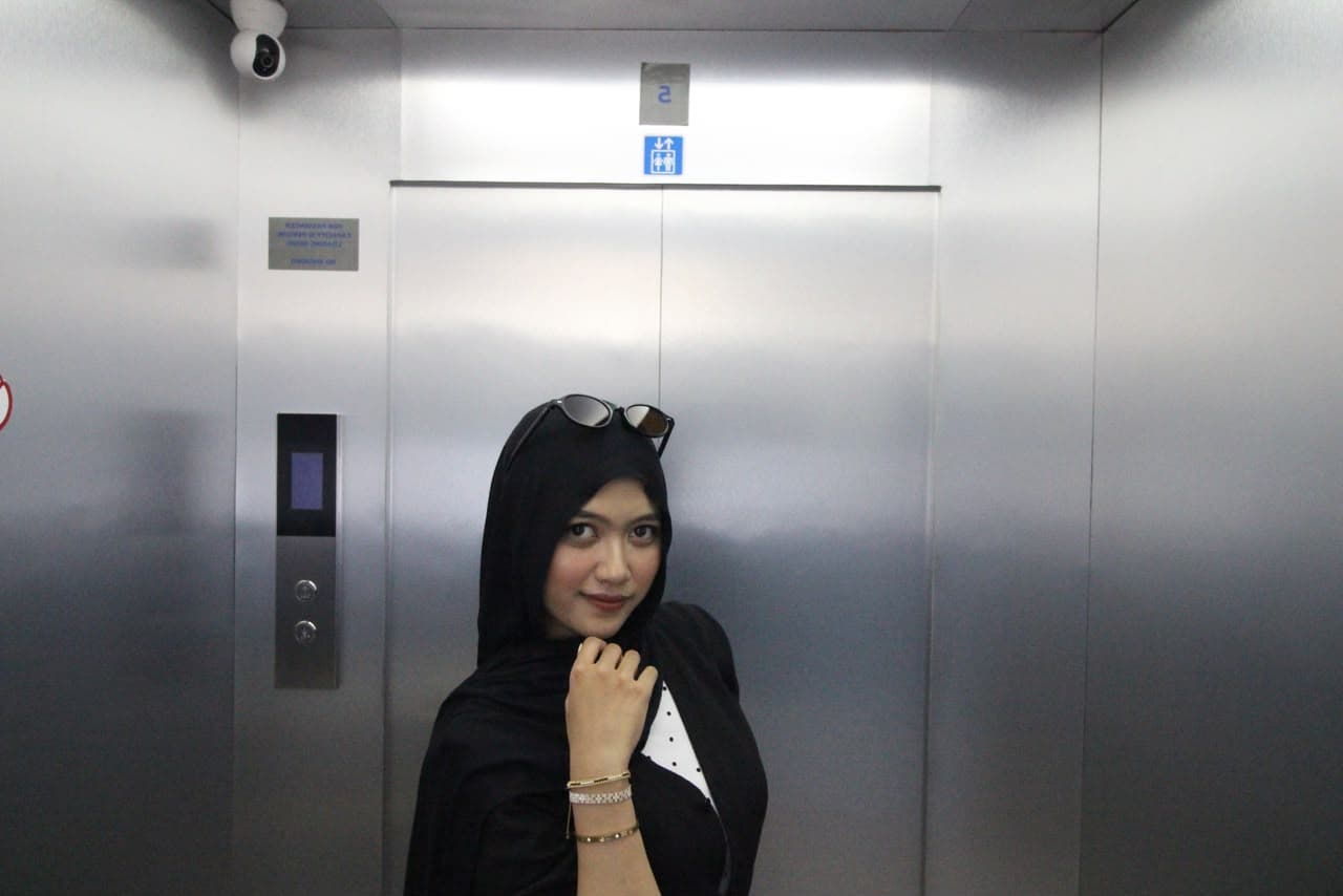 Elevator Booth