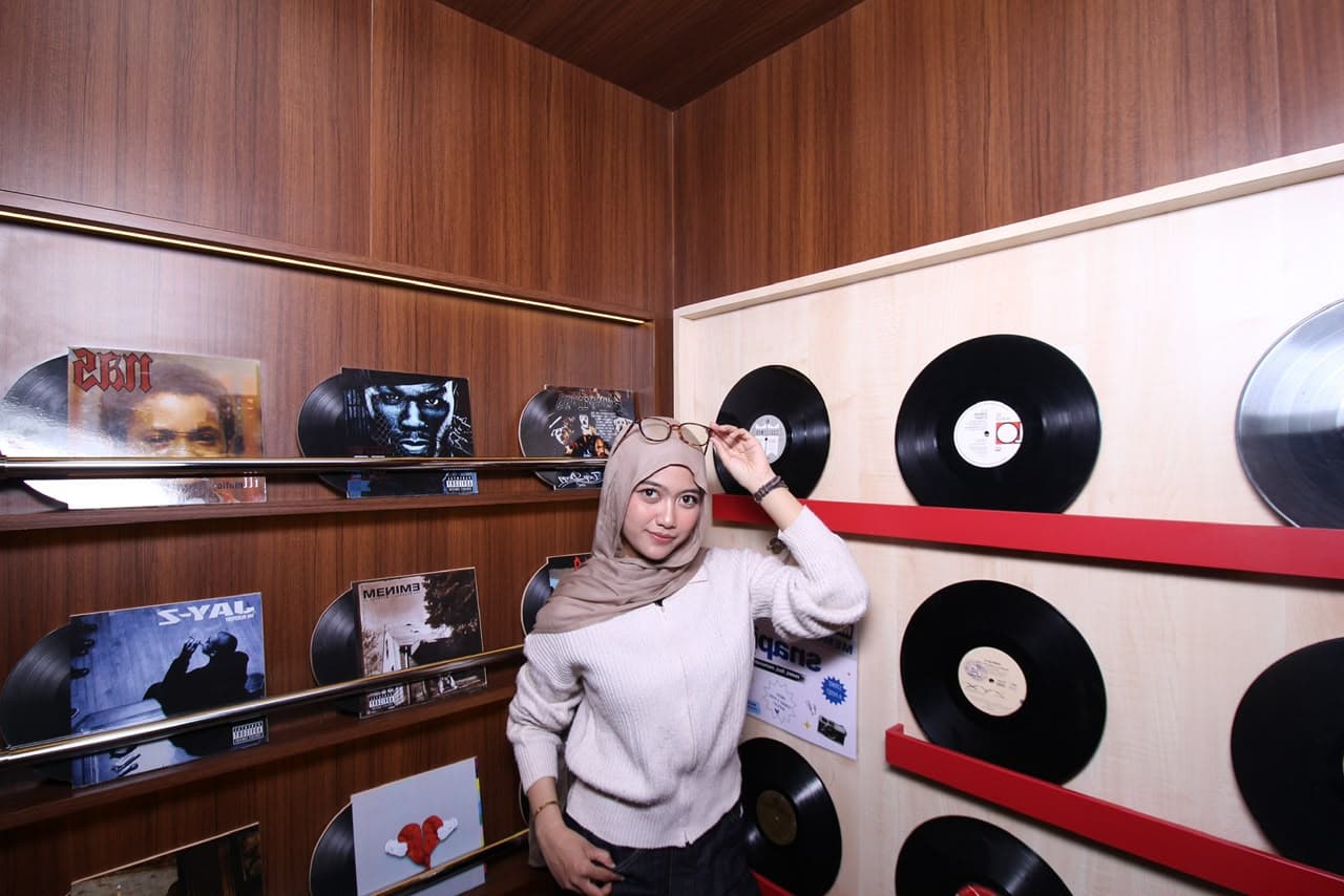 Vintage Vinyl Booth