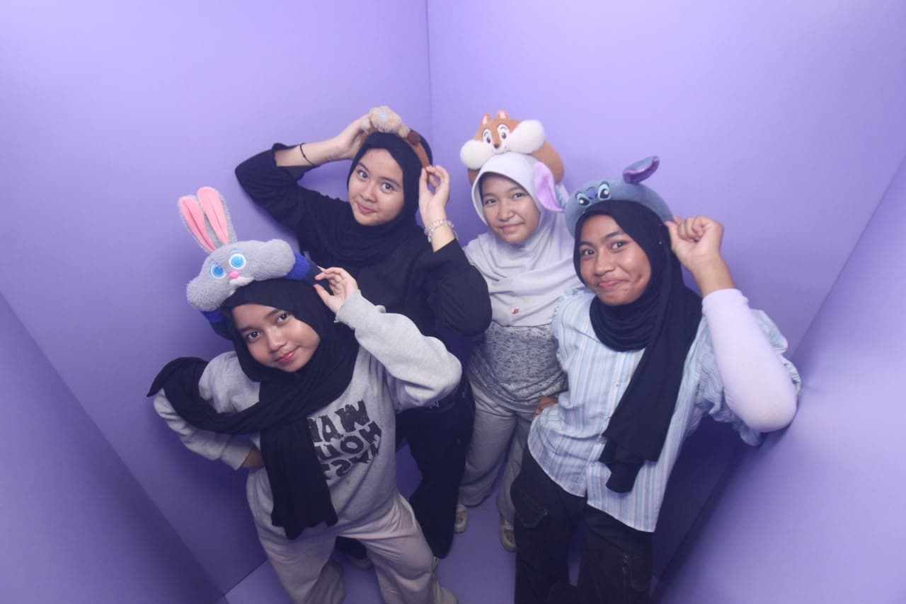 High Angle Booth