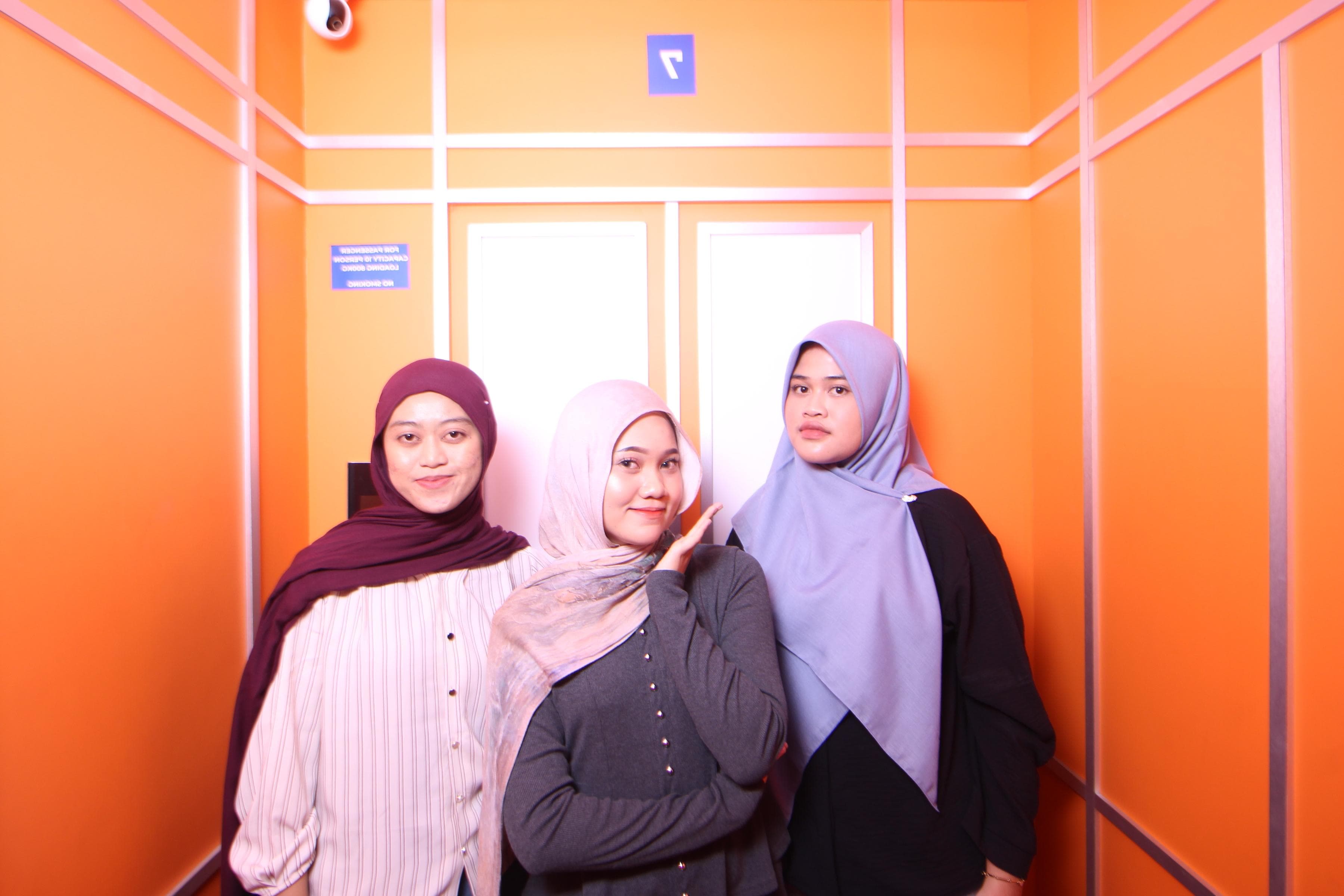 Retro Lift Booth